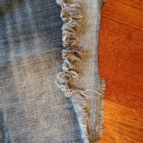 EUC PAIGE Daryn Shorts Distressed 28 - Picture 7 of 7